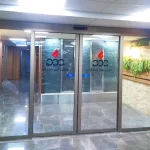 نصب درب شیشه ای اتوماتیک a140 فک توسط شرکت درب سازان ایمن فک